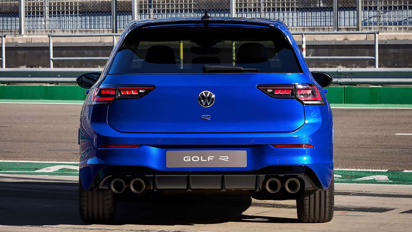 Πρεμιέρα για το ανανεωμένο Volkswagen Golf R με 333 άλογα